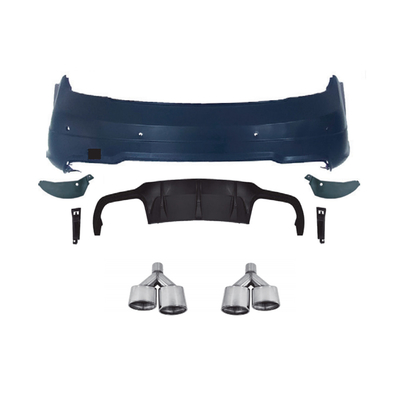 2011-2014 C-Klasse Fahrzeugmodell Hinterstoßfänger-Upgrade mit Diffusor und Auspuffleitung