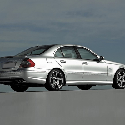 Benutzerdefiniertes Logo akzeptiert Mercedes-Benz E-Klasse W211 Auto-Seitenröcke Direktänderung