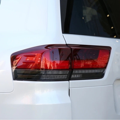 Land Cruiser LC300 mit 2022 LED Hecklichtern und Bremssignallichtern