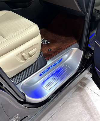 Auto Auto LED Licht Schwellenstreifen mit Pedalen und 2024 Toyota Türschwelle Streifen 100% getestet