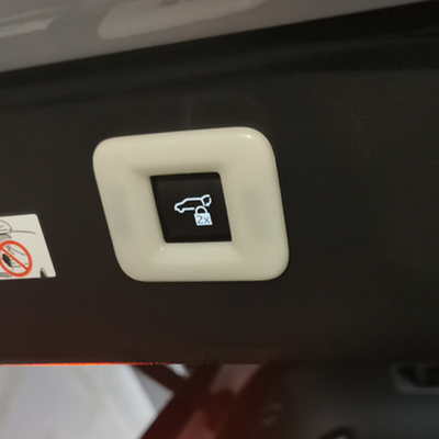 Anpassungsfähiger und langlebiger Power Tailgate Button für Toyota Alphard 2024 ABS Innenraum-Kits